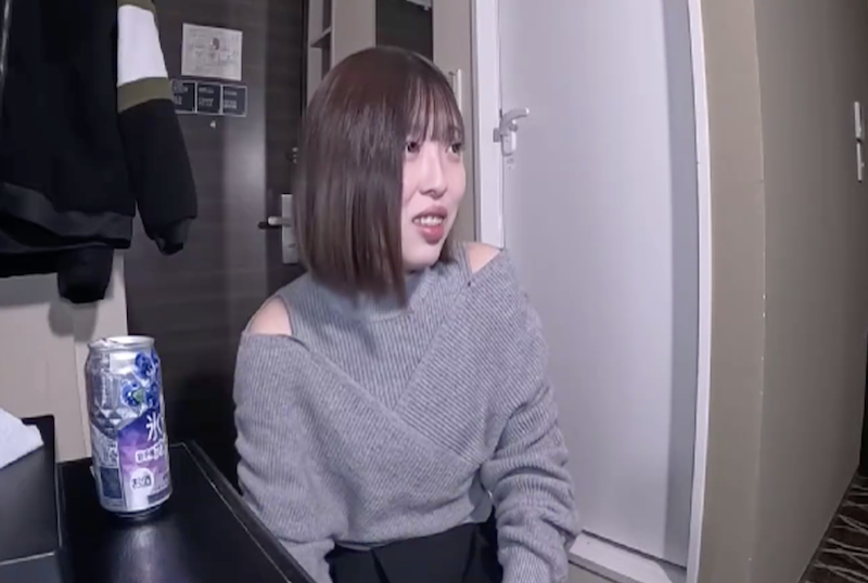 FC2-4679222 我喜欢这种感觉!!我和一个喜欢性爱和自慰的美丽变态,进行了纯粹的性爱。她也喜欢深喉!! 素人-jj2