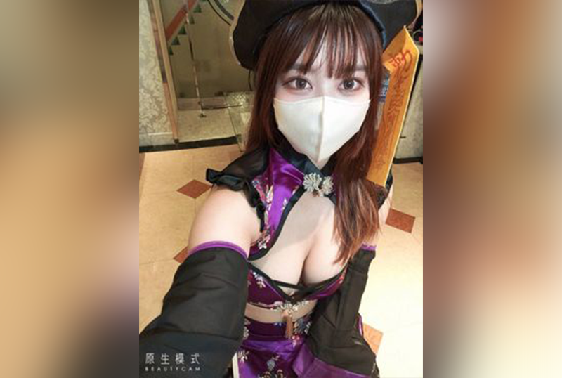 FC2-4684320 与 F-cup 少女偶像 进行 Cosplay 现场性爱,她拥有高挺的乳房和纤细的腰肢,笑容灿烂可爱。 素人-jj2