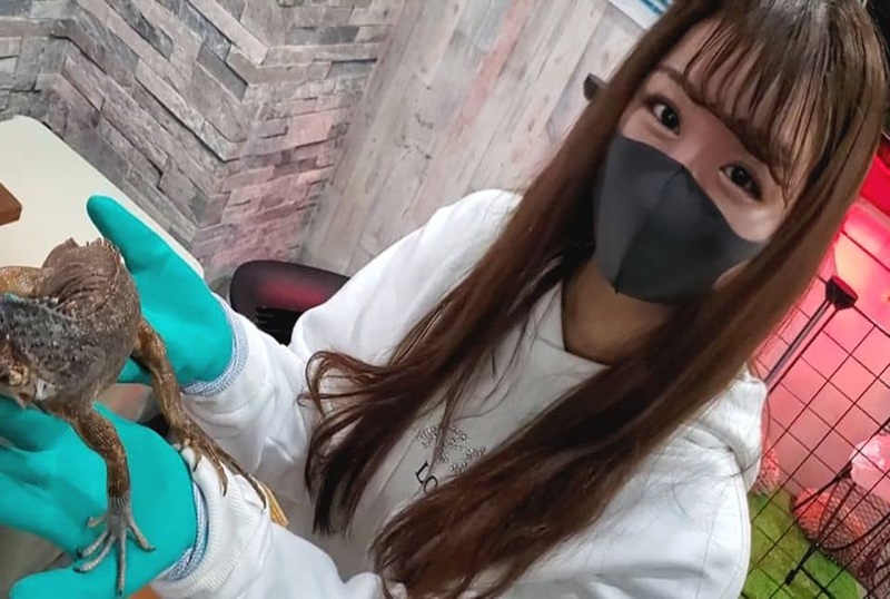 FC2-1794863 我在咖啡馆遇到的 可爱少女,被我搭讪到酒店中出(前编) 素人-jj2