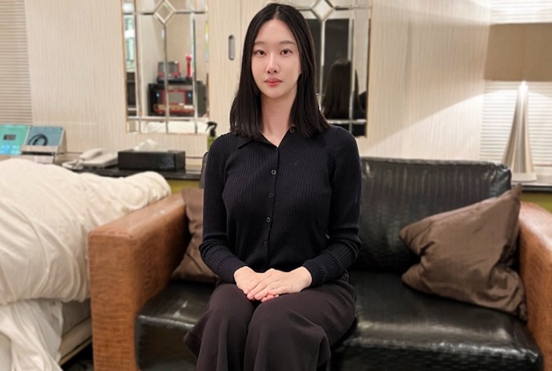 FC2-4696030 一个骄傲、知识分子、看不起男人的女大学生。插入阴道中出，阴道摄影，含著眼泪！！ 素人-jj2